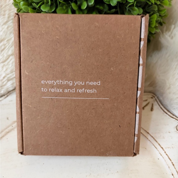 Travel Size Toiletries Set - Picture 4 of 4